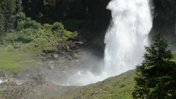 Водопады в Криммеле. (Австрия ) — стоковое видео
