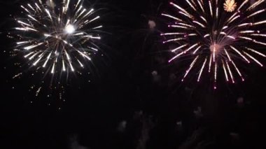 gökyüzünde havai fişek