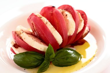 Caprese salatası