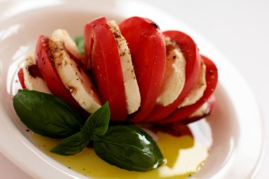 Caprese salatası