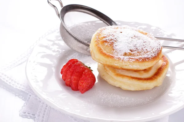 Pfannkuchen mit Erdbeeren. — Stockfoto