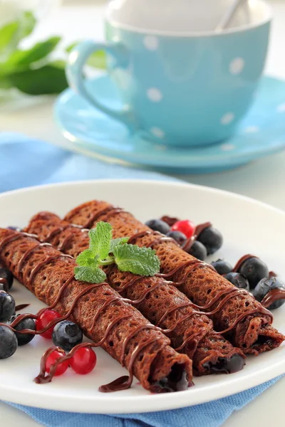 Chocolate pancakes with blueberries. — Stock Photo, Image