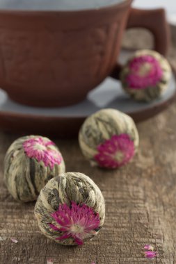 yeşil çay topları.