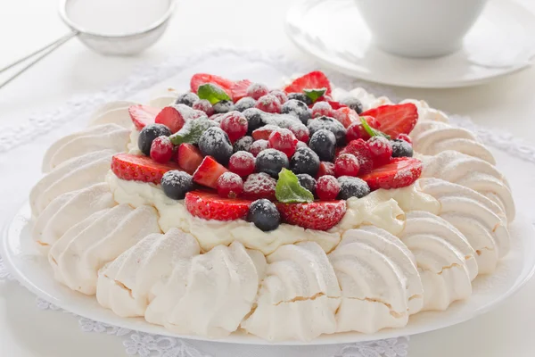 Cake "Pavlova". — Stock Photo, Image