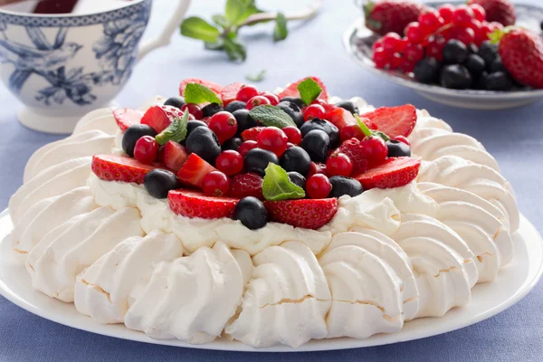 Tort "Pavlova ". — Fotografie, imagine de stoc