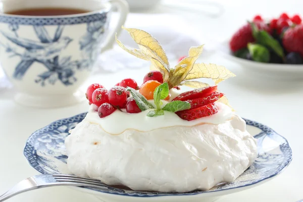 Tort "Pavlova ". — Fotografie, imagine de stoc