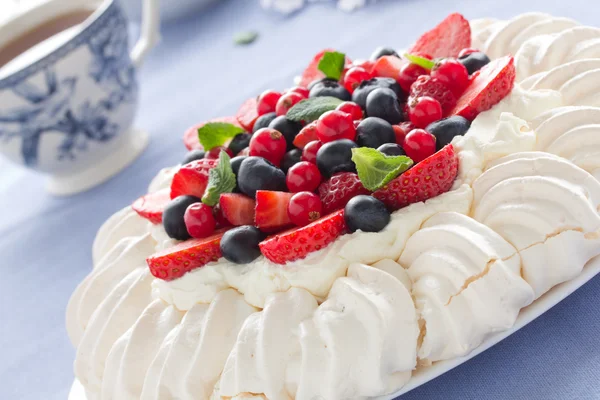 Tort "Pavlova ". — Fotografie, imagine de stoc