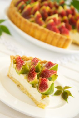incir ve mascarpone krema ile tart.