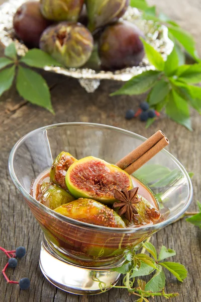 Dessert of figs, honey and spices, selective focus. — Stock Photo, Image