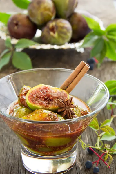 Dessert of figs, honey and spices, selective focus. — Stock Photo, Image