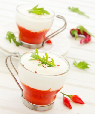 kırmızı biber ve köpük ve krem, seçici odak.