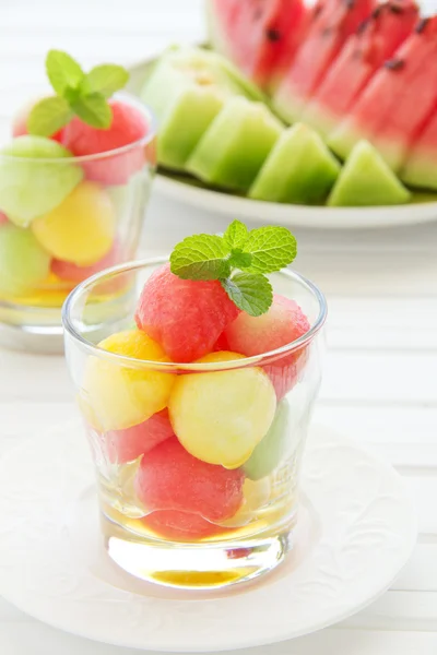 The dessert salad of watermelon and cantaloupe with honey. — Stock Photo, Image