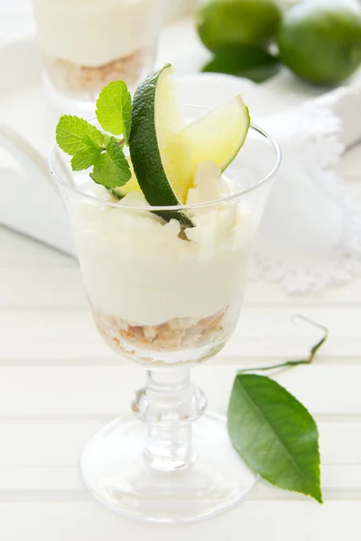 Cheesecake with lime in a glass. Selective focus. — Stock Photo, Image