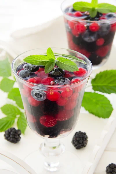 Champagne jelly with berries. — Stock Photo, Image