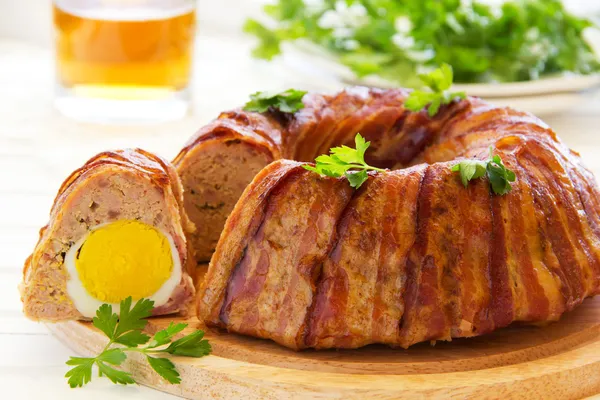 eti rulo bir Paskalya yortusu yumurta.