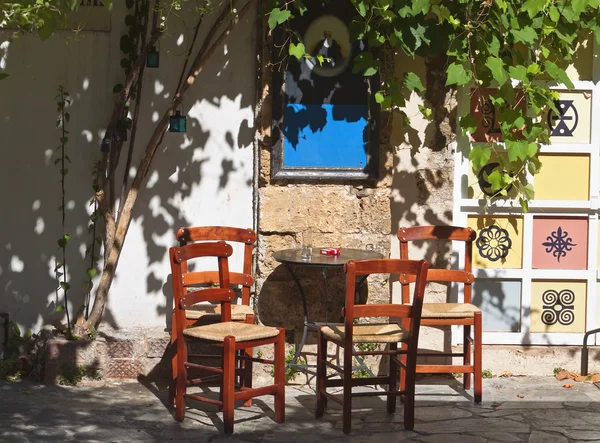 Yunanistan'ın Girit Adası'nda yer eski geleneksel kahve — Stok fotoğraf