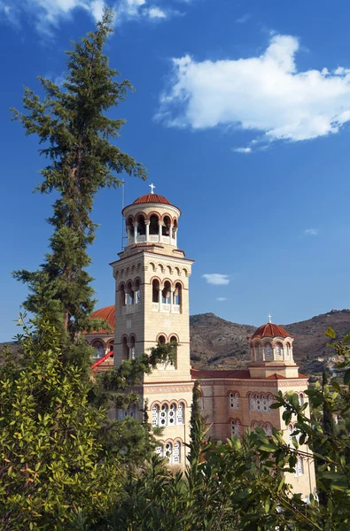 Chiesa di Aghios Nektarios sull'isola di Egina in Grecia — Foto Stock