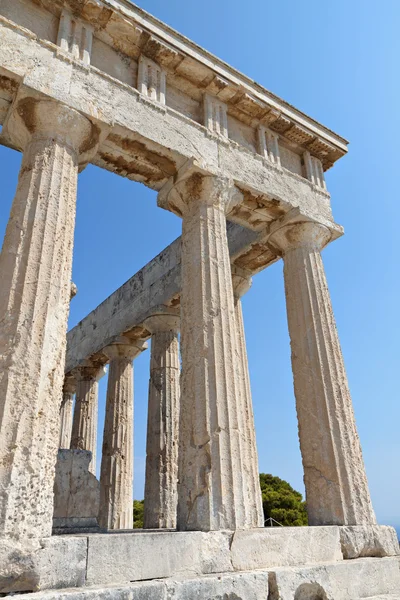 Classical ancient temple of Aphaea Athina at Aegina island in Greece. — Stock Photo, Image