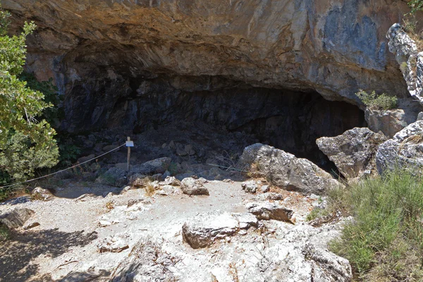 Diktaion antron höhle auf Betoninsel in griechenland — Stockfoto