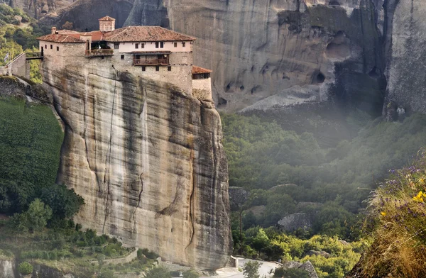 Monasterio colgante en Meteora de Kalampaka en Grecia — Foto de Stock