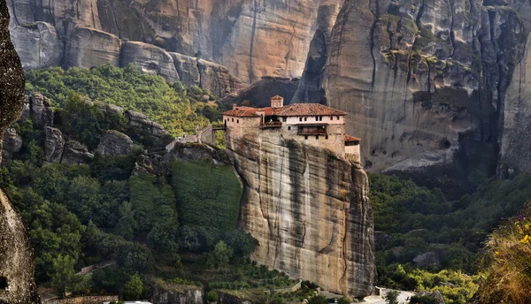 Hängendes Kloster bei Meteora von Kalampaka in Griechenland — Stockfoto
