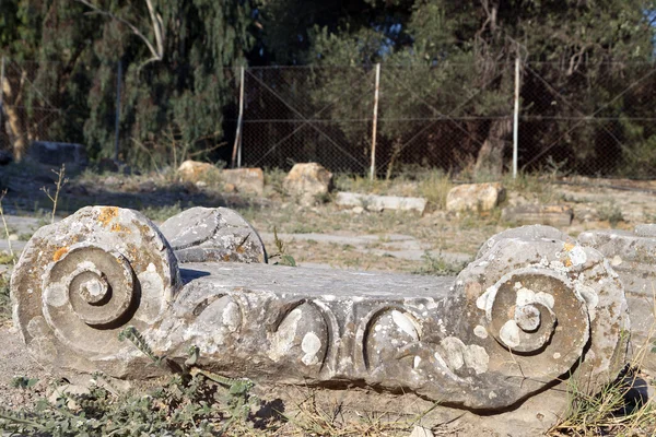 Ancient greek capital of ionic rhythm in Greece — Stock Photo, Image