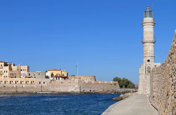 Chania Stadt und Hafen auf Betoninsel in Griechenland — Stockfoto