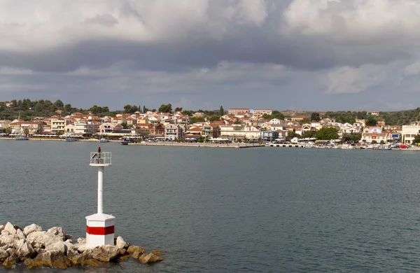 Porto di Lixouri città all'isola di Cefalonia in Grecia — Foto Stock