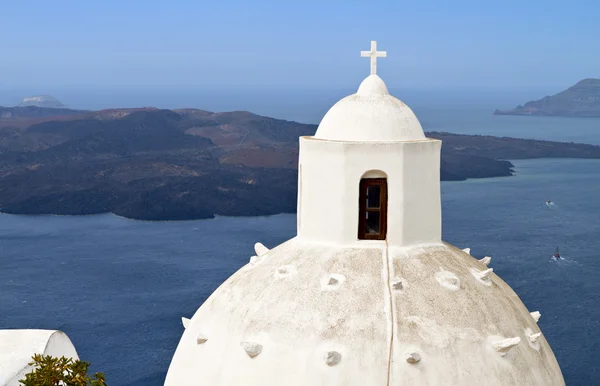 Eglise traditionnelle à Fira ville de l'île de Santorin en Grèce — Photo