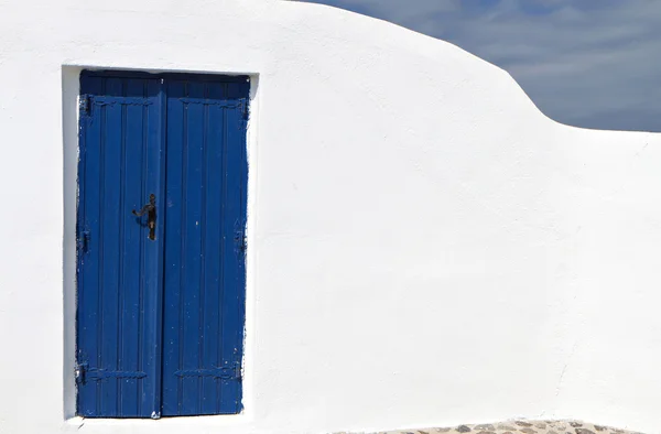 Casa tradicional en la isla de Santorini en Grecia — Foto de Stock