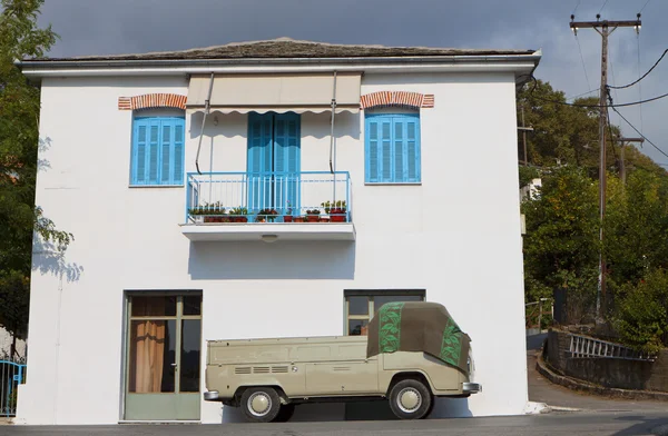 Traditionelles altes Haus bei Pelion in Griechenland gefunden — Stockfoto