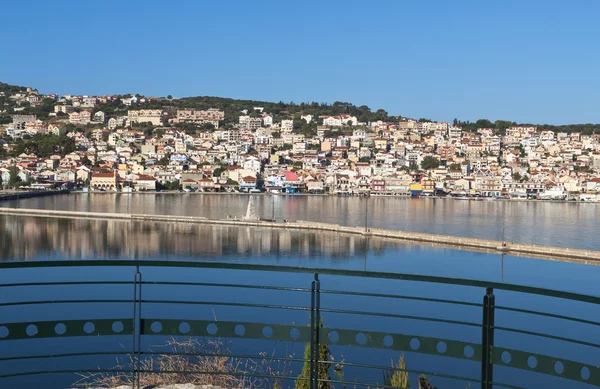 Staden argostoli på kefalonia ö i Grekland — Stockfoto