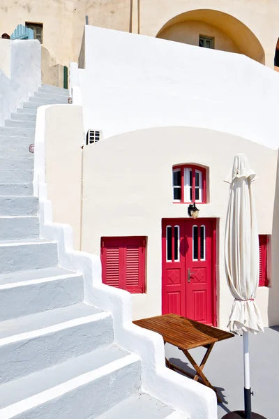 Maison traditionnelle à Fira ville de l'île de Santorin en Grèce — Photo