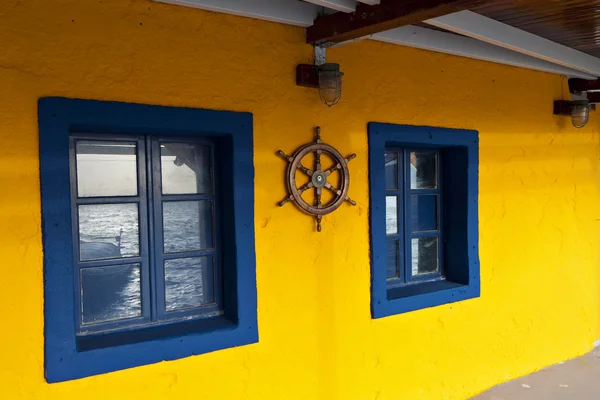 希腊小酒馆在圣托里尼岛 — 图库照片