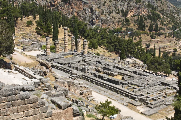 Świątynia Apolla w delphi wykopaliska archeologiczne w Grecji — Zdjęcie stockowe