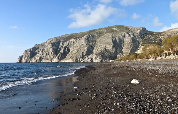 Пляж Камари на острове Санторини в Греции — стоковое фото