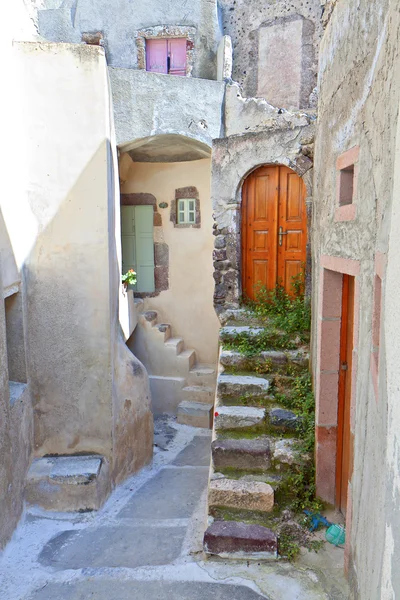 Традиционная деревня Эмпорио на острове Санторини в Греции — стоковое фото