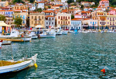 geleneksel balıkçı köyü olan gytheio Yunanistan