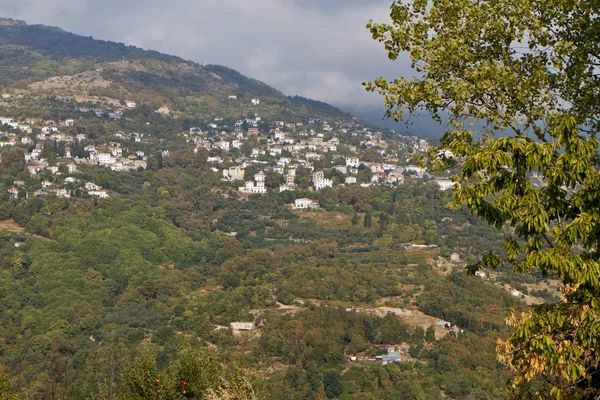 Aldeia de Zagora localizada na montanha de Pelion na Grécia — Fotografia de Stock