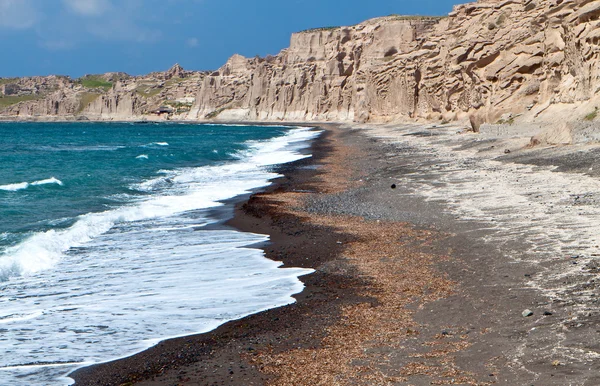 Schilderachtige kustlijn op santorini eiland in Griekenland — Stockfoto