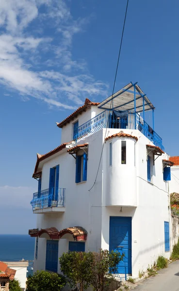 Traditionellt grekiska hus ligger på koroni village — Stockfoto