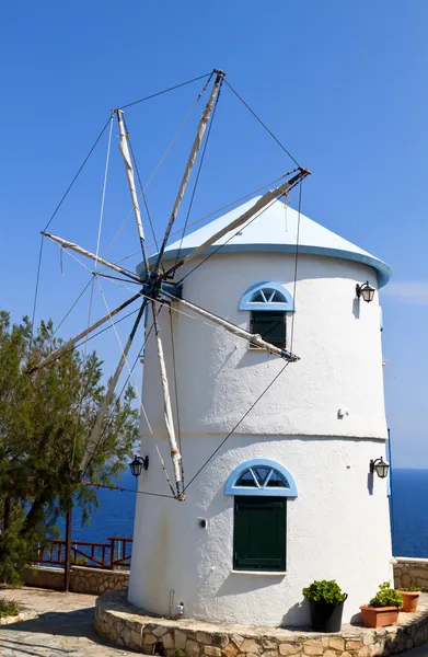 Tradycyjny wiatrak na wyspie zakynthos w Grecji — Zdjęcie stockowe