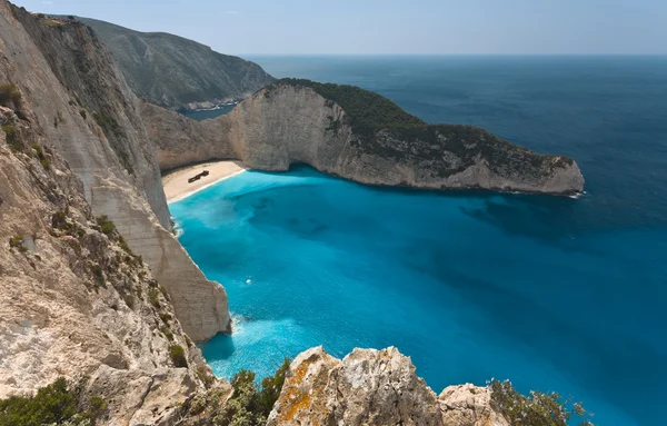 Пляж Navagio на острове Закинф в Греции — стоковое фото