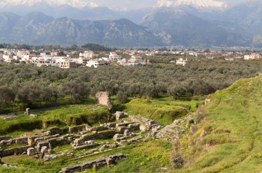 Antik Tiyatro ve modern şehir sparta Yunanistan
