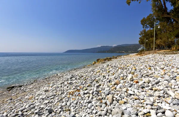 Spiaggia nel villaggio di Kardamyli in Grecia — Foto Stock