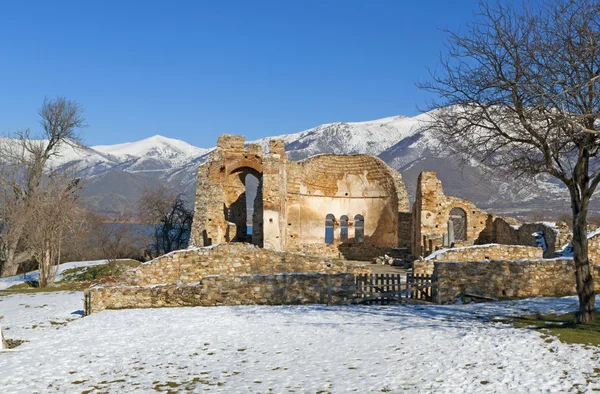 Rovine della chiesa bizantina al lago di Prespa in Grecia — Foto Stock