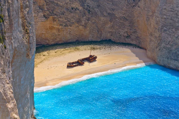 Пляж Navagio на острове Закинф в Греции — стоковое фото