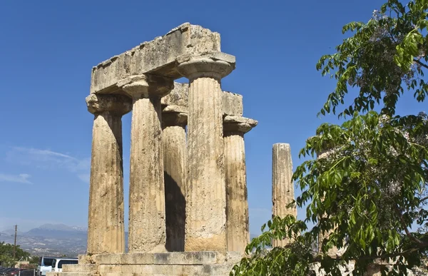 Antiguo Corinto, templo de Apolo, Peloponeso, Grecia — Foto de Stock