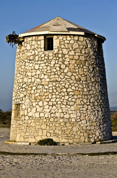 风车在 gyra 海滩的莱夫卡达，希腊 — 图库照片