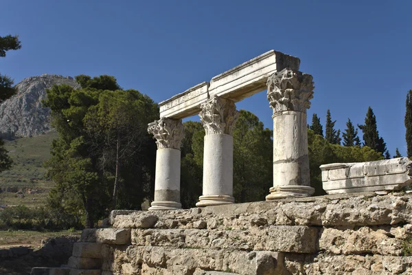 Antiguo sitio de Corinto en el Peloponeso, Grecia — Foto de Stock